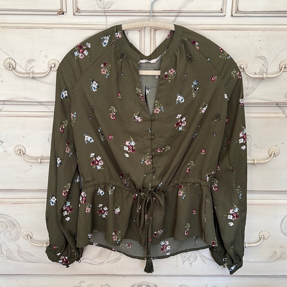 Francesca’s Womens Floral Blouse